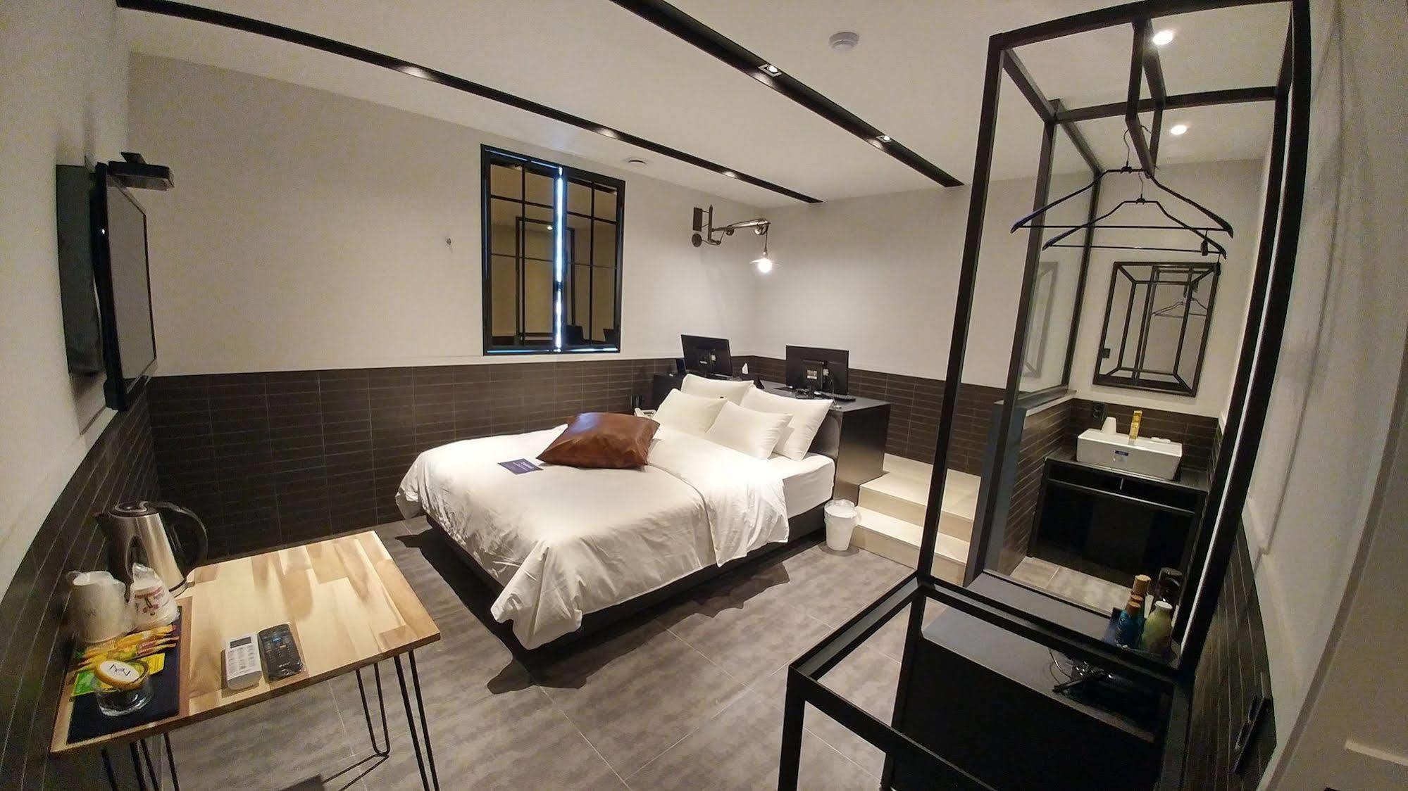 Siheung Hotel Yaja Jungwang מראה חיצוני תמונה