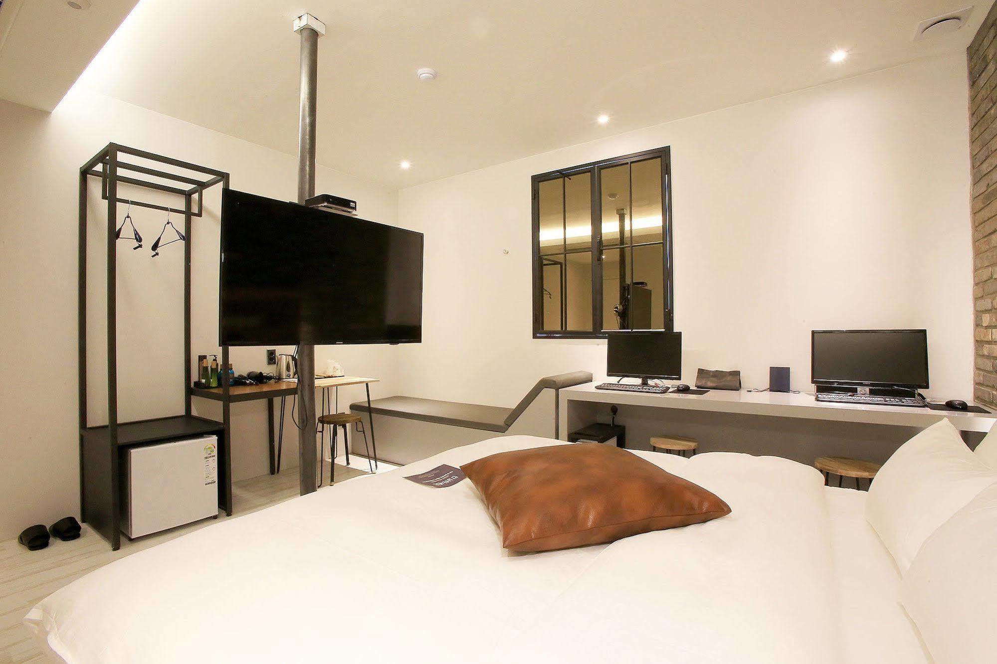 Siheung Hotel Yaja Jungwang מראה חיצוני תמונה